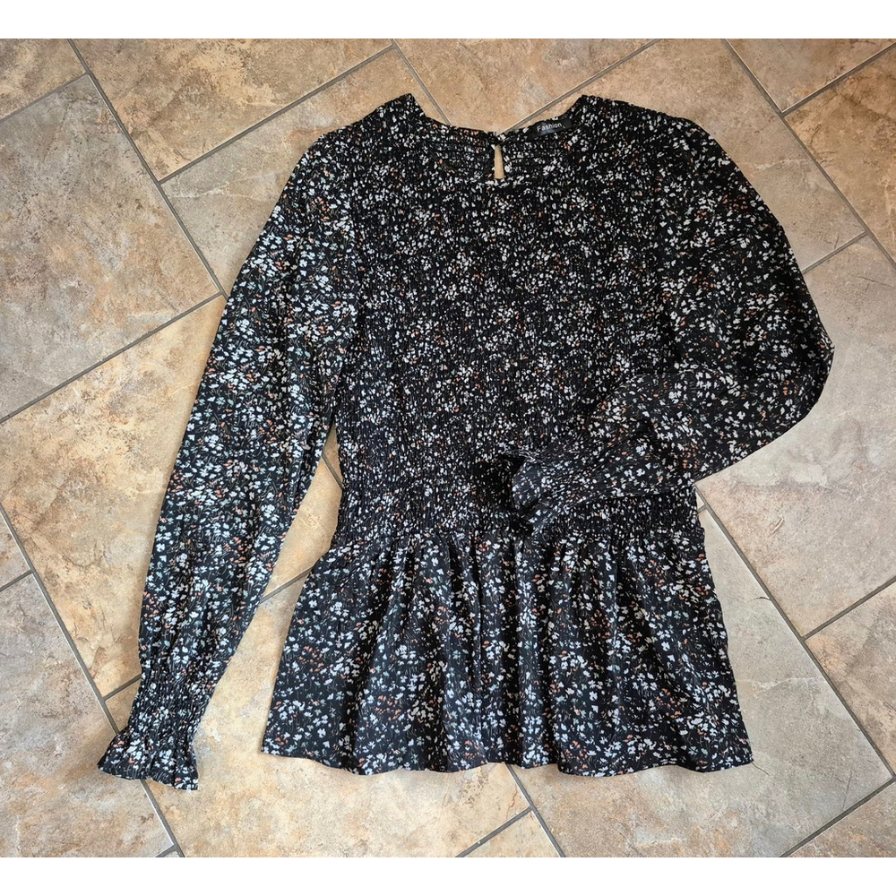 Ladies Smocked Tunic Top Size L Blk Floral Puffy Sleeve Ruffle Keyhole Back NEW